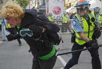 /sites/default/files/archives/images/photos_politique/2012_09_21_brutalite.jpg