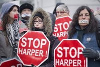 /sites/default/files/archives/images/photos_politique/20150402_stop_harper_bloc.jpg