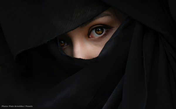 public://field/image/20221109_femme_voilee_1.png