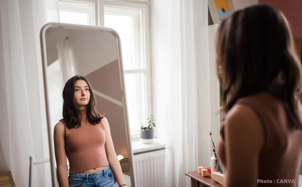 public://field/image/20240830_fille_miroir_1.png