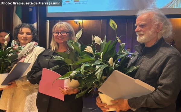 (De gauche à droite) Mona Guassemi, LM Beauchamp et Marcel Sévigny des Éditions Écosociété