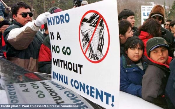« Hydro n'aura pas lieu sans le consentement des Innus! » Manifestation à Churchill Falls, 1998.