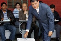 rafael_correa_durante_el_referendum_para_la_asamblea_constituyente.jpg
